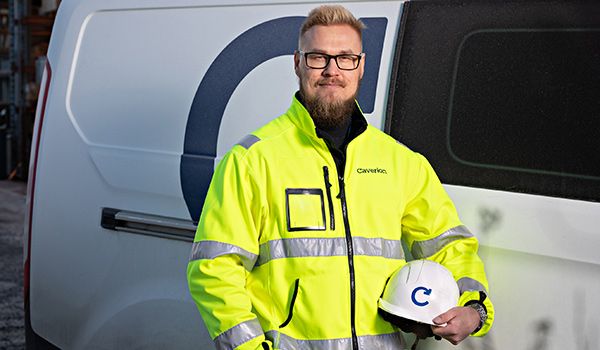 Juha Moilanen sai rajallisten aikaresurssien haasteet selätettyä opiskellessaan työteknikoksi. Juha Moilasen opiskelijatarina.