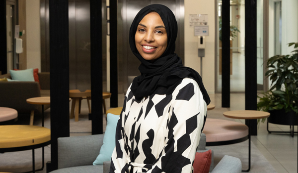 Hoiwa Oy:n toimitusjohtaja Fadumo Alin mielestä ihmisiltä puuttuu toisen linssin läpi katsominen elämään. fadumo-ali-600x350.jpg