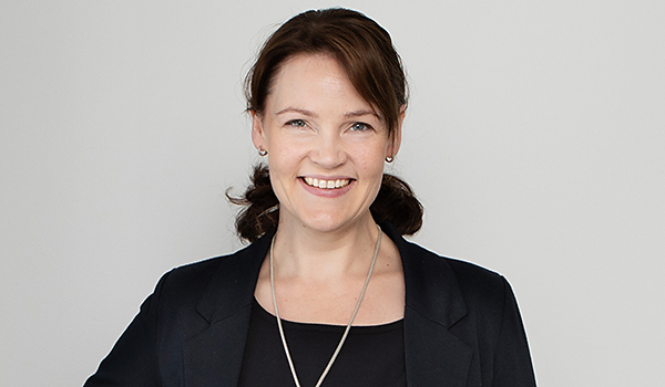 Sara Lepistö suoritti Rastor-instituutin kiinteistönvälitysalalle suunnatun liiketoiminnan erikoisammattitutkinnon (KiLEAT).