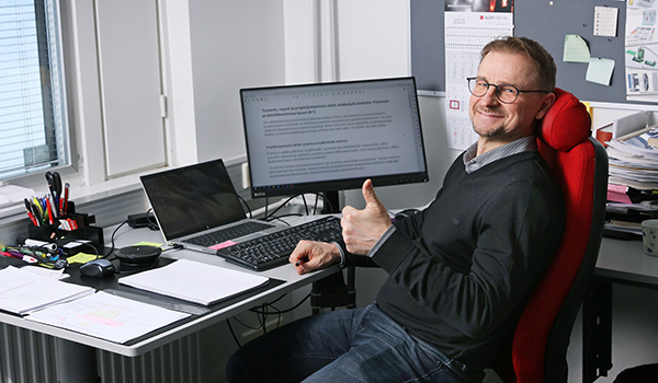 Jo valmiiksi hyvästä voi kasvaa erinomainen, jos osaamista syvennetään koulutuksella, toteaa Pasi Vanhatalo. Pasi Vanhatalo on Promeco Oy:n tehtaajohtaja