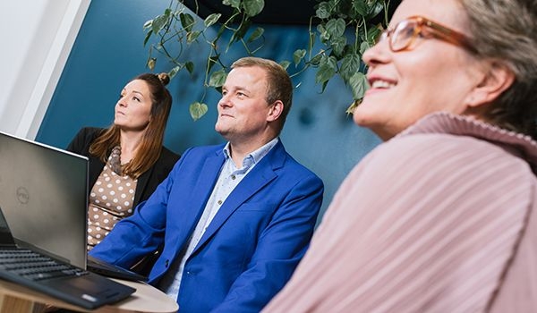 Isännöitsijän ammattiin voi opiskella aikuisena.