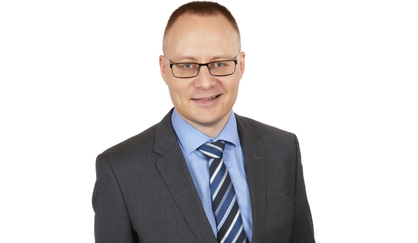 Käytännön ratkaisu luottoriskeiltä suojautumiseen on yrityksen tarpeisiin räätälöity luottopolitiikka, sanoo asianajaja ja varatuomari Mikko Puhakka. puhakka-mikko-600x350px.jpg