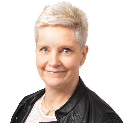 Anne Hjelm on edennyt työurallaan kouluttautumalla. Hänellä on plakkarissa 4 tutkintoa. anne-hjelm-400x400.jpg