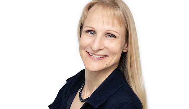 "Koska urat ovat pitkiä, on tärkeää kannustaa ja haastaa henkilöstöä opiskelemaan ja opettelemaan uusia taitoja", Kirjavälityksessä IT:stä, kehittämisestä ja henkilöstöstä vastaava johtaja Eija Weck sanoo. Eija Weck_600x350.jpg